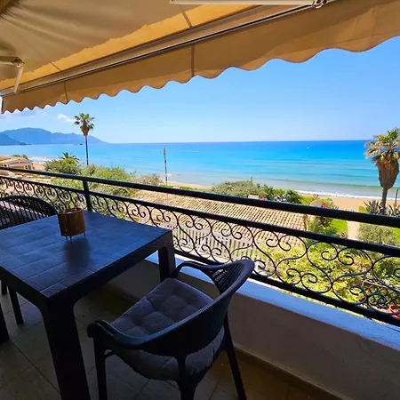 Corfu Menigos 23 アパート グリファダ