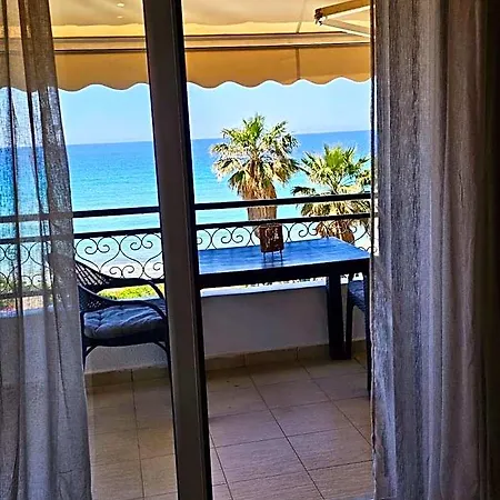 Corfu Menigos 23 アパート グリファダ